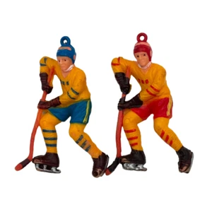 Vintage Rubber Hockey Player Ornaments Set of 2 – Retro Sports Figures - Bild 1 von 13