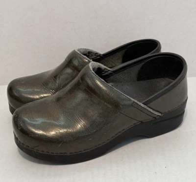 Zapatos de enfermería Dansko verde charol iridiscente zueco talla EU 37 / US 7 Foto 1 de 4