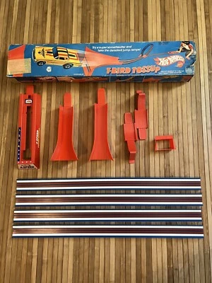 SUPER RARO ORIGINAL Hot Wheels FLYING COLORS HW T-BIRD JUEGO DE PISTAS LANZADAS Foto 1 de 4