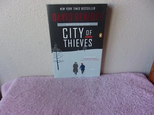 City of Thieves: A Novel by Benioff, David , paperback - Imagen 1 de 4