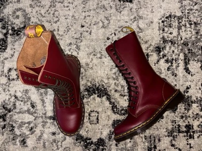 Botas Dr. Martens 1914 14 Ojales Rojo Sangre de Buey Reino Unido Talla 6 = W8/M7 Hechas en Inglaterra Foto 1 de 4