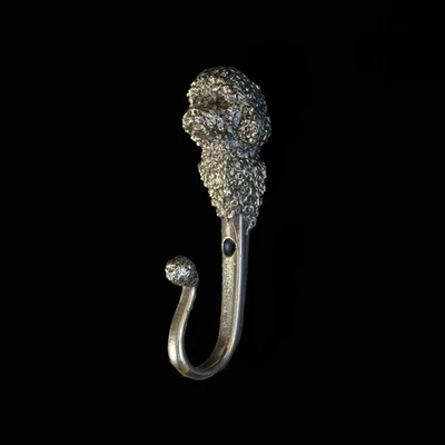Gancho de parede poodle brinquedo prata alemã – Cabide de cachorro feito à mão para toalhas, casacos, chaves - Imagem 1 de 4