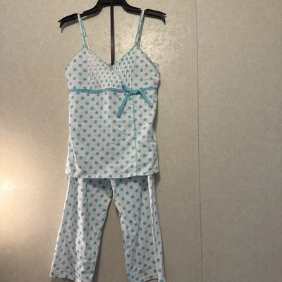 Conjunto de pijama Whispers blanco con lunares verdes, pantalones capri 10-4376 Foto 1 de 4