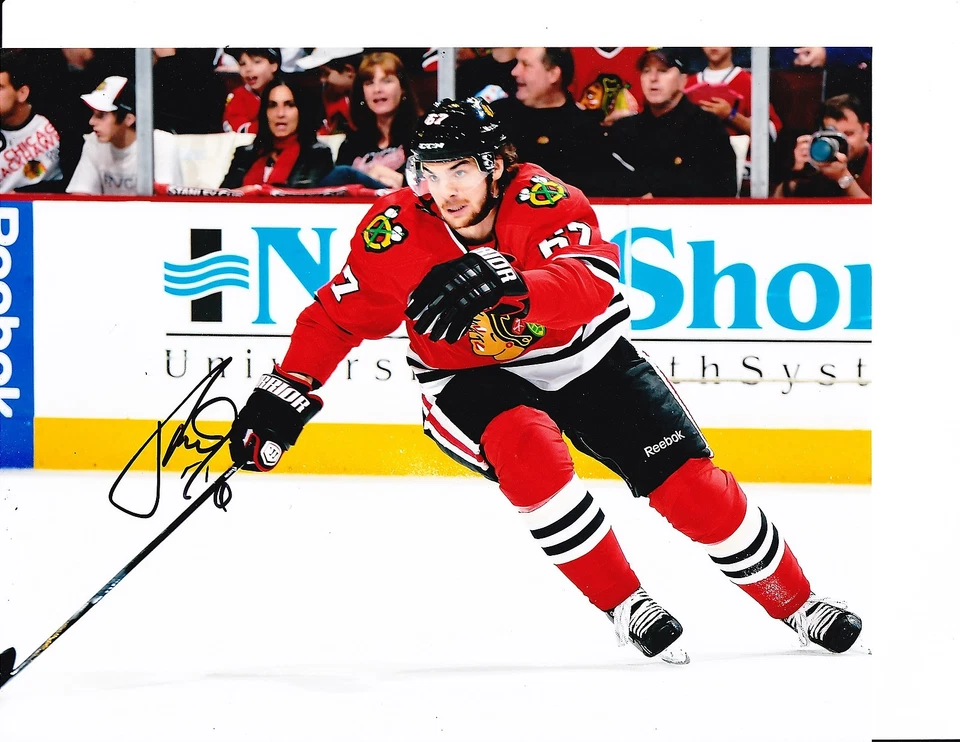 CHICAGO BLACKHAWKS MICHAEL FROLIK SIGNED TURNING HARD ON D 8X10 - Imagem 1 de 1