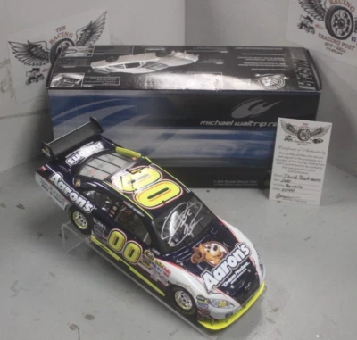 2010 David Reutimann #00 Aaron's 1/24 Action NASCAR autografado - Imagem 1 de 2