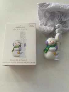 Hallmark Keepsake 2012 Christmas Tree Ornament Frosty Fun Decade Snowman - Picture 1 of 2