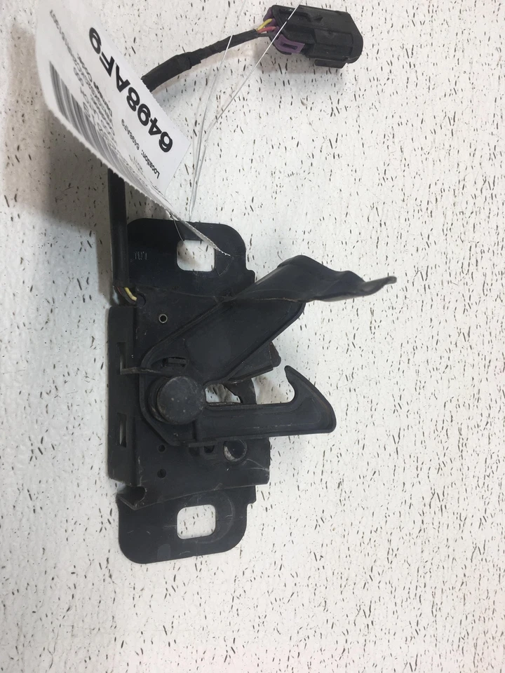 Cierre de capó GMC YUKON XL 1500 17 Foto 1 de 2