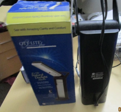 OTT-LITE VISION SAVER PLUS LUZ DE TAREA 13 vatios lámpara de escritorio funciona SIN BOMBILLAS Foto 1 de 4