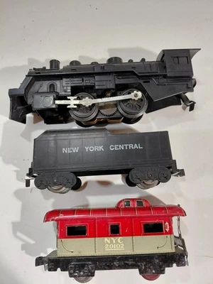 Marx 490 O Gauge Model Railroad 0-4-0 Engine w/New York Central Tender & Caboose - Image 1 of 4