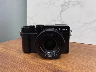 Cámara compacta Panasonic LUMIX DC-LX100 II M2 4K con lente Leica F1,7-2,8 24-75 mm Foto 1 de 4