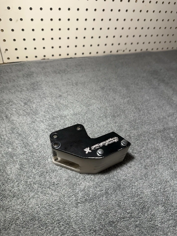 KLX 110 / DRZ 110 Two Brothers Racing Chain Guide Stock basculante Foto 1 de 4