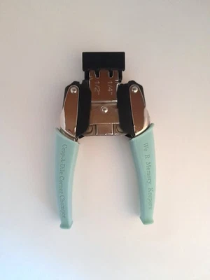 We R Memory Keepers Crafting Tools - Crop-A-Dile Corner Chomper Used - Image 1 of 3