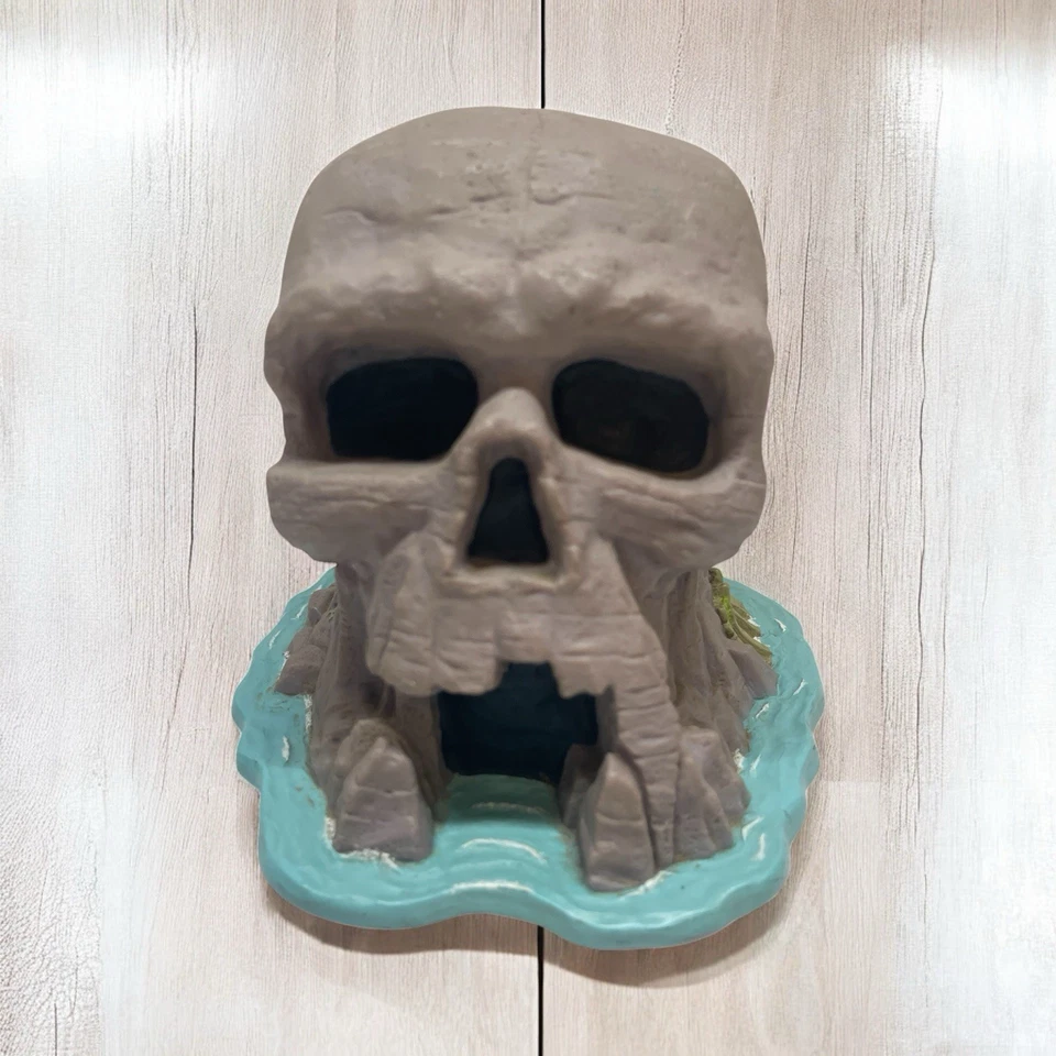 Banco de monedas de plástico con tapón vintage RARO Peter Pan Disney calavera Rock Island Foto 1 de 4