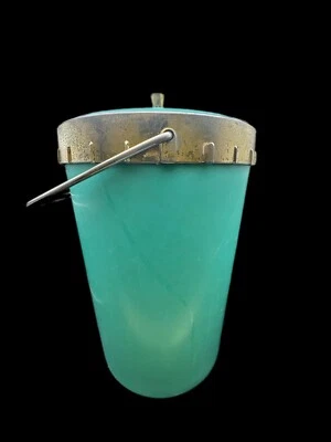 Cubo de hielo de plástico turquesa vintage Mid-Century Plas-Tex con detalles dorados Foto 1 de 4