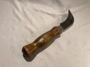 Vintage Curved Blade Knife Cutter - Hand Tool w/Wood Handle - Picture 1 of 4