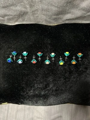 Pendientes flor tachuela (pintados a mano) (par) Foto 1 de 4