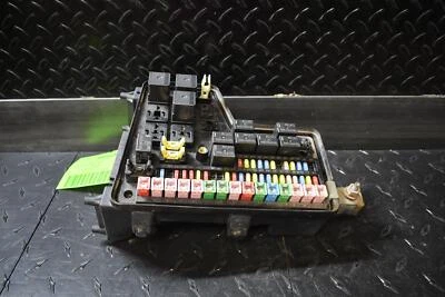2002 - 2004 Dodge Ram 1500 Engine Fuse Box 5.7L V8 AT 4x4 05026034AA Foto 1 de 3