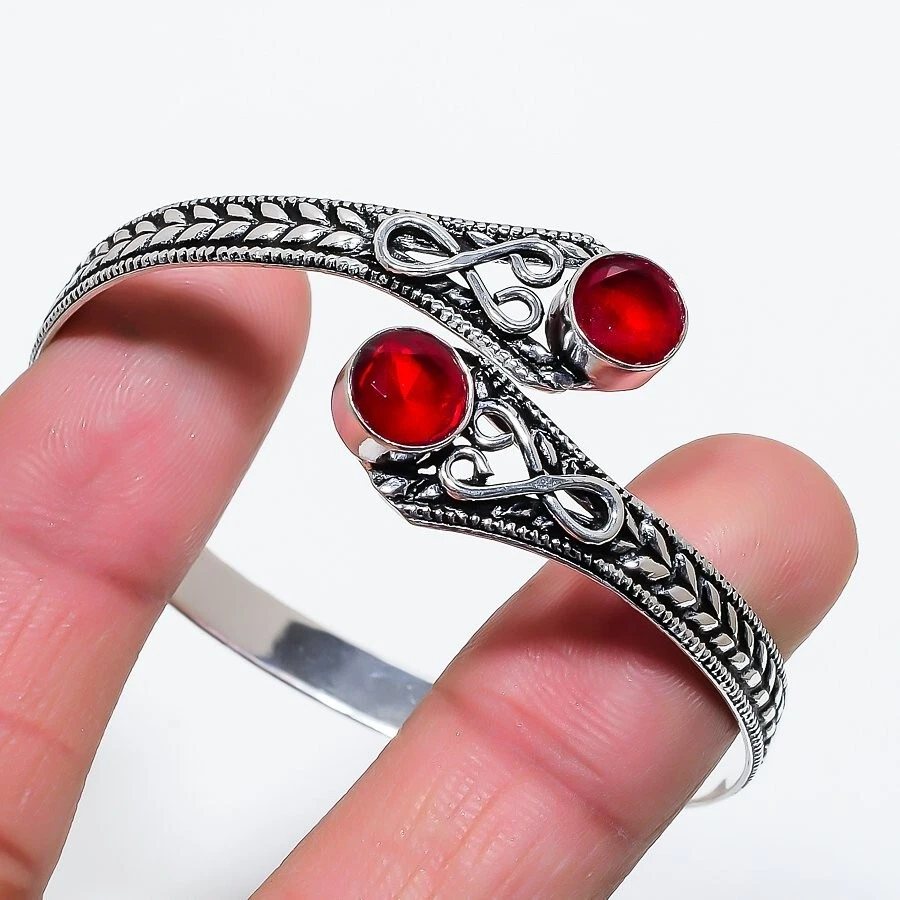 Brazalete ajustable de plata de ley 925 hecha a mano con piedras preciosas granate rojo Foto 1 de 1