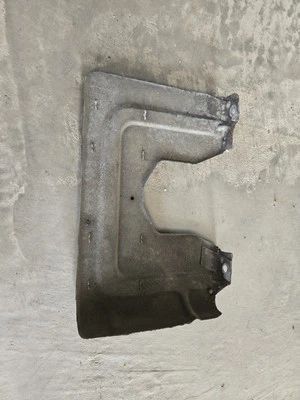 Soporte protector térmico diferencial eje trasero Datsun 280zx 1979 80 81 82 83 Foto 1 de 4