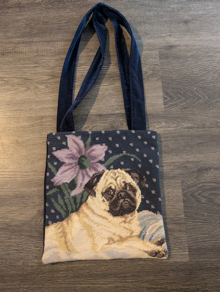 Bolso de Mano Pug Punto de Aguja Hecho a Mano. Bolso de terciopelo tamaño mediano y triturado Foto 1 de 4