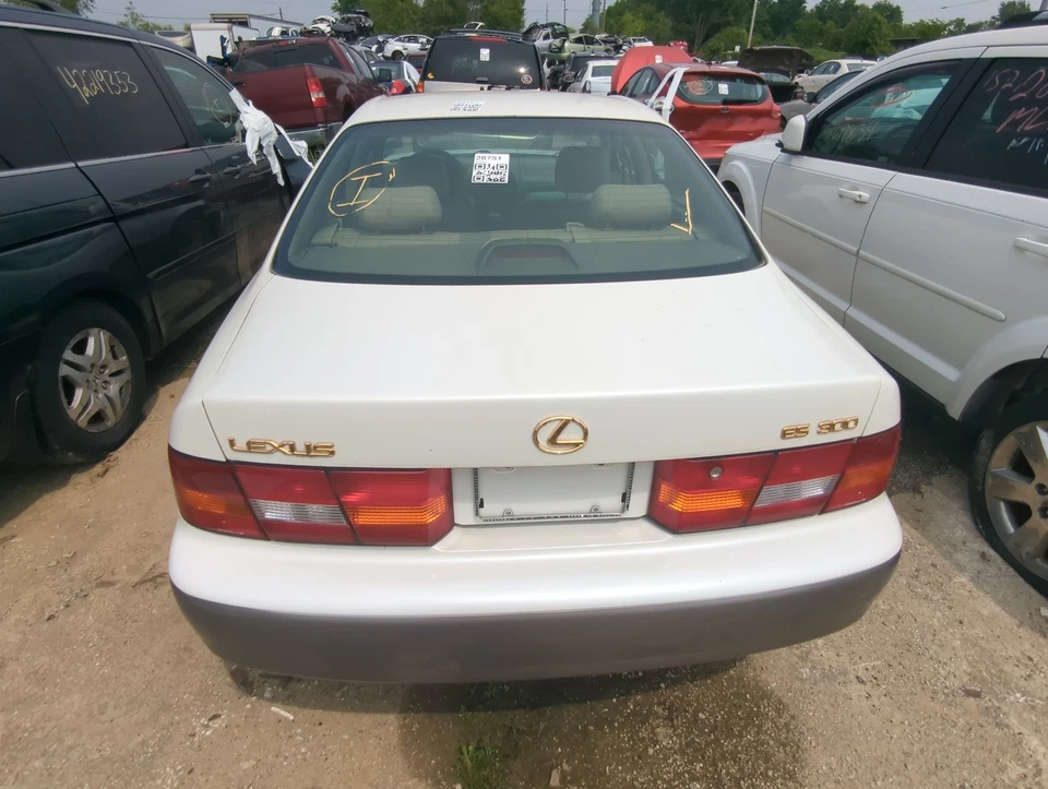 1997-1999 Lexus Es300 Trunk/decklid/hatch/tailgate Oem VC9I9 - Image 1 of 1