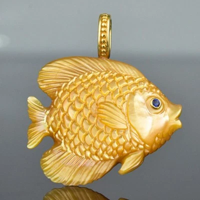鱼吊坠 雕刻 Mother-of-Perl 金 Vermeil 纯银蓝宝石 10.33 克 — 第 1/4 张图片