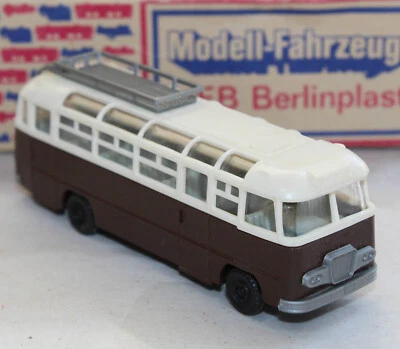 VEB BERLINPLAST HO - HSL 5457961 / 536 / 00004 - IKARUS 31 BUS - BROWN / WHITE - Image 1 of 4