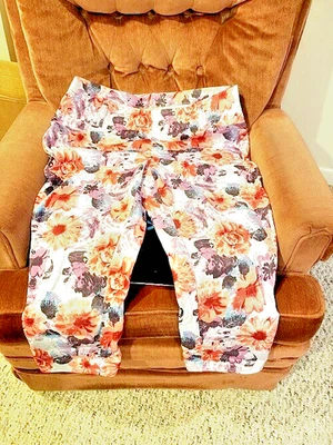 NUEVO VAQUERO DENIM ELÁSTICO GLORY DESCOLORIDO FLORAL CAPRIS-PULL ON COMFORT PARA MUJER, MÁS 20 Foto 1 de 4