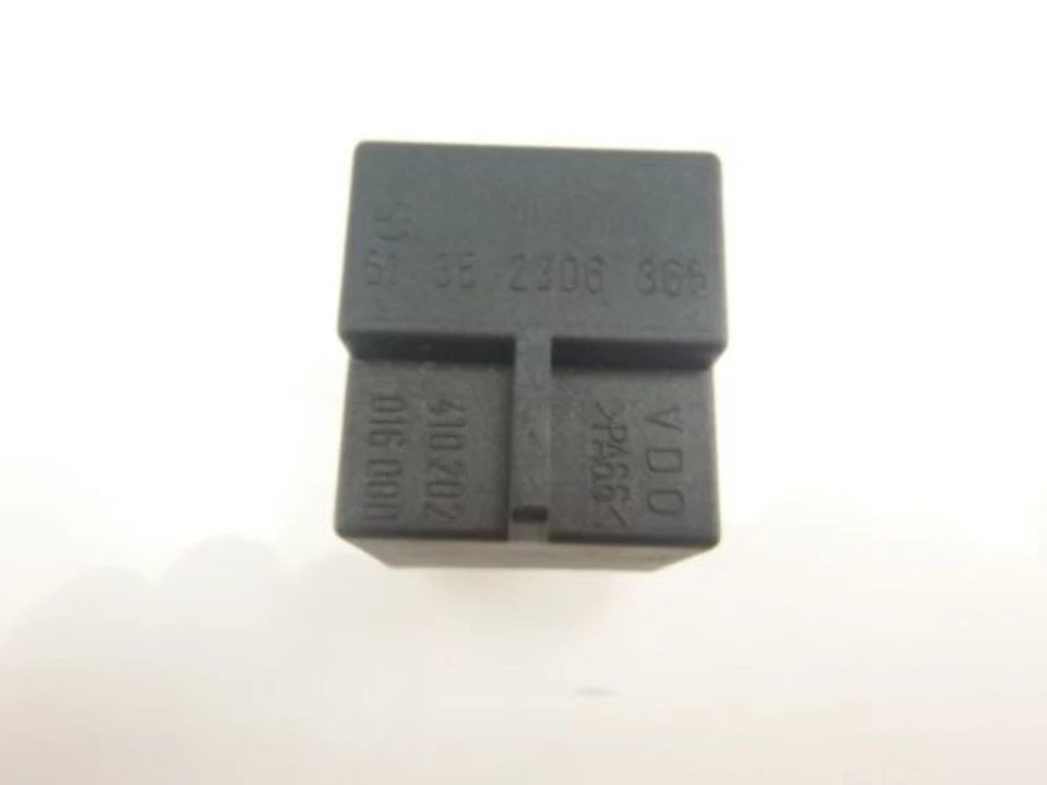 03 BMW R 1150 RT Relay 1890245 - Image 1 of 4