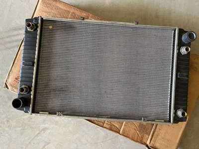 Радиатор Porsche 928 никогда не использовался - Изображение 1 из 3