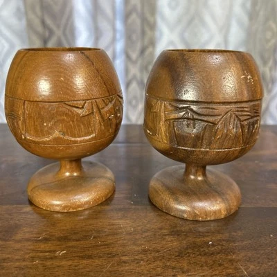 Juego de 2 copas de vino de madera vintage talladas a mano diseño de cabaña de pueblo Foto 1 de 4