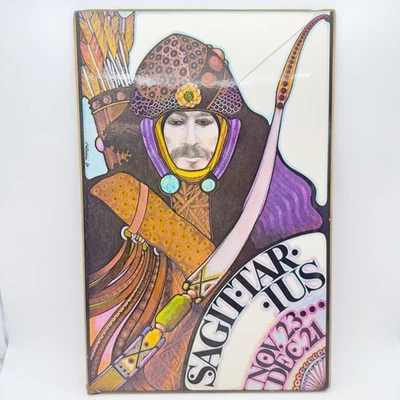 "Impresión de arte de pared de madera vintage del zodiaco de Sagitario 1969 David Palladini 20""x13""" Foto 1 de 4