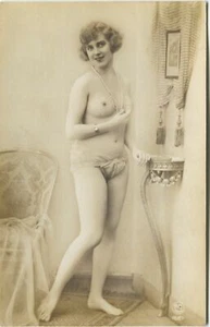 FRENCH NUDE, RISQUE, ORIGINAL 1920'S - Glamour Postcard P C, Paris - Picture 1 of 2
