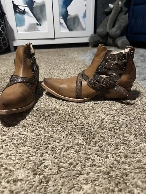 BOTINES FREEBIRD WASP NUEVOS (sin caja) en color tostado con detalles de hebilla.  Talla 10 Foto 1 de 4