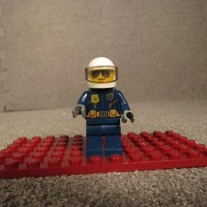 LEGO City Helicopter Pilot weibliche Minifigur CTY0739 silberne Sonnenbrille - Bild 1 von 4