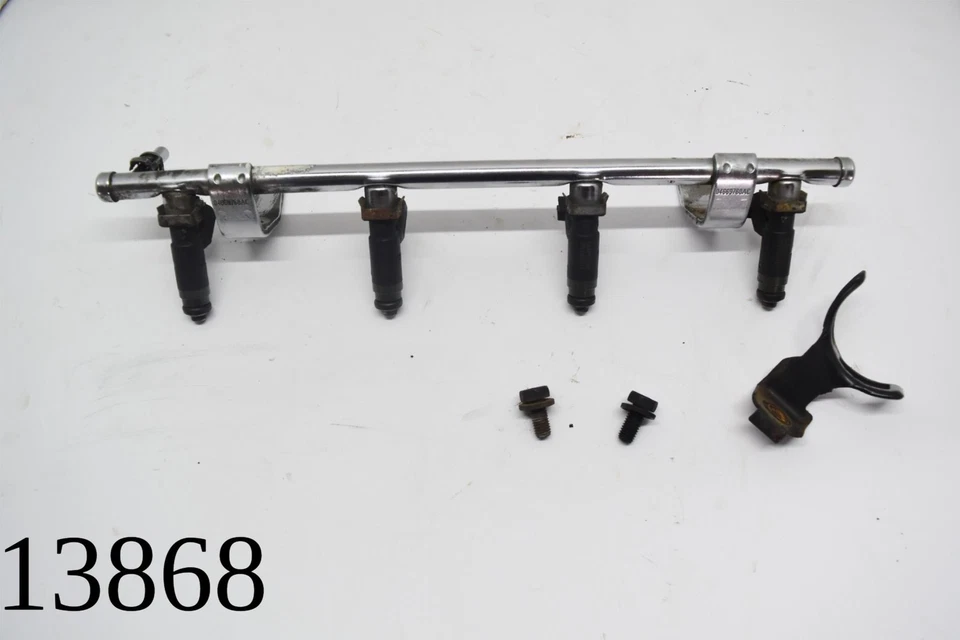 Chrysler PT Cruiser 2004 2007 juego de inyectores de riel de combustible 2,4 04669768AC 04 06 Foto 1 de 4