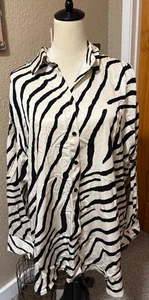 Camicetta oversize H&M donna bianca e nera stampa zebrata nuova con etichette media - Foto 1 di 4