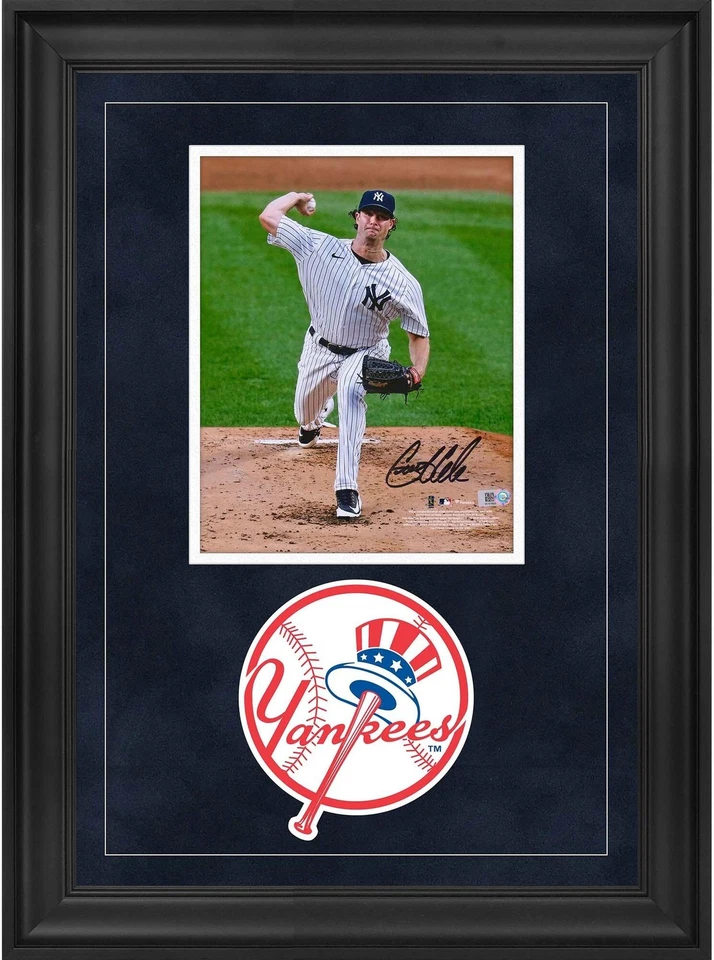Foto de lanzamiento firmada enmarcada de lujo de Gerrit Cole New York Yankees 8" x 10" Foto 1 de 1