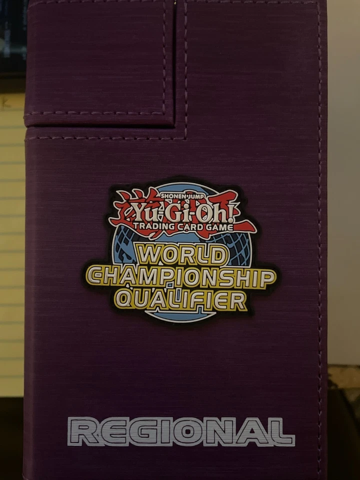 Yu-Gi-Oh Yugioh 2020 WCQ Regional Purple Deck Box Tower Deckbox Foto 1 de 1
