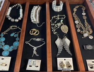 Classic Jewelry Lot Necklace Earrings Bracelet Lot Of 14 - Picture 1 of 17