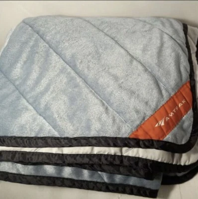 Cobertor acolchoado oficial raro AMTRAK - cor azul/cinza - 50x80 - Imagem 1 de 4