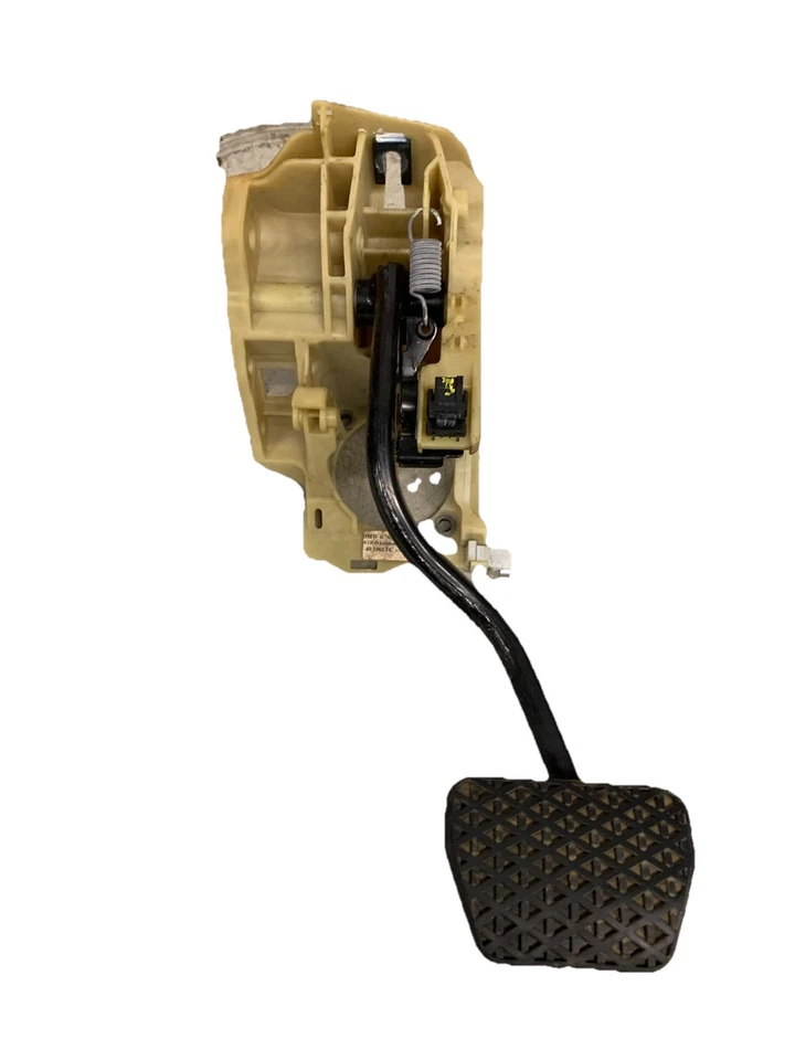 2008 BMW 535xi 535i 528i 528xi E60 E61 AT Brake Pedal Assembly 35106759944 - Image 1 of 4