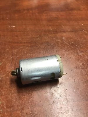Б/у оригинальная деталь 12 В мотор в сборе для беспроводной никель-кадмиевой дрели Black & Decker GCO1200 12 В - Изображение 1 из 4