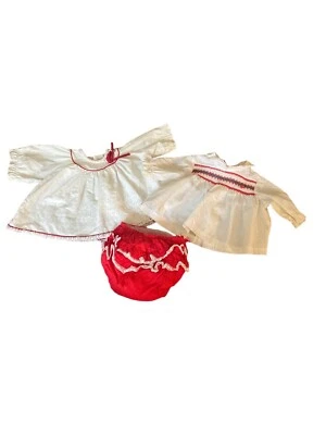 Vestidos infantiles vintage rojos y blancos forrados de plástico con volantes floradores como están Foto 1 de 3