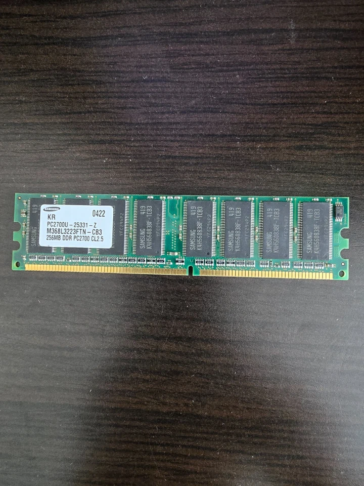 PC de escritorio Samsung 256 MB DDR RAM-2700 333 MHz (M368L3223FTN-CB3) - sin probar Foto 1 de 1