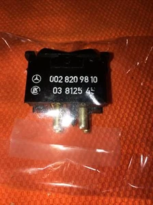 OEM MERCEDES-BENZ ANTENNA SWITCH 002 820 98 10 - Picture 1 of 3