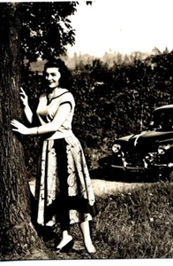 Girl & Car Beauty and Dolce Vita Engines Automobile Fiat PC 1960 Real Photo 9 - Picture 1 of 1
