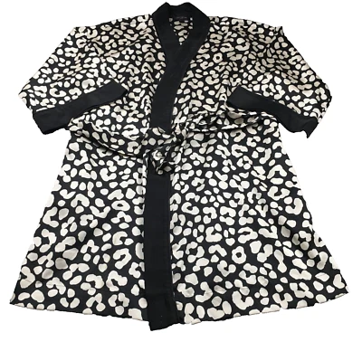 Bata Ann Taylor Sleep para mujer talla S negra con estampado de animales mangas 3/4 cintura corbata Foto 1 de 4