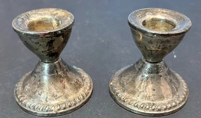 par de 2 candelabros de plata de ley peso total 192 gramos 2,25" H 2,5" W Foto 1 de 3