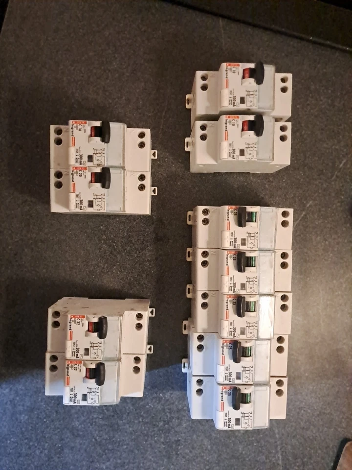 Disjoncteur Différentiel 2P Mono Legrand 410812  Dx3  -C32- 300mA type AC - Photo 1/1